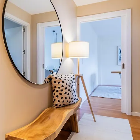 Com Varanda E Garagem ポルト