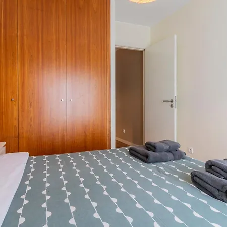 Com Varanda E Garagem *