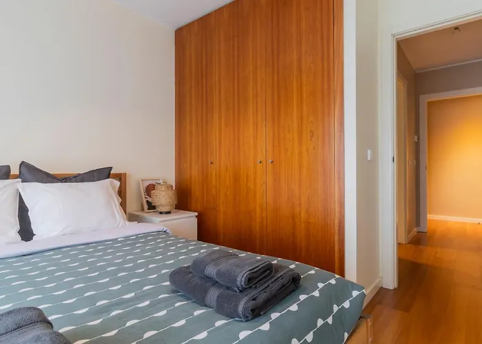 Com Varanda E Garagem