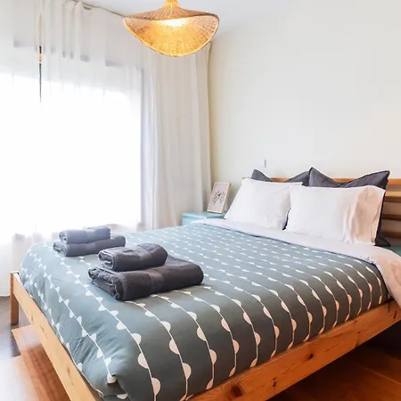 Com Varanda E Garagem * Oporto