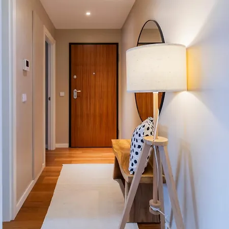 Apartment Com Varanda E Garagem