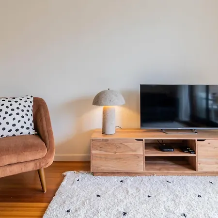 Com Varanda E Garagem *