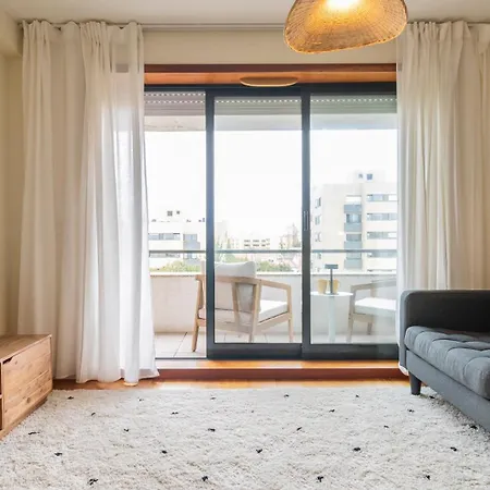 Com Varanda E Garagem