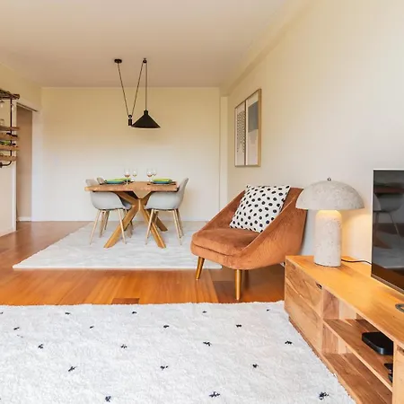 Com Varanda E Garagem * Oporto