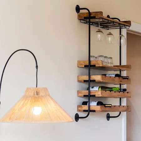 Apartamento Com Varanda E Garagem