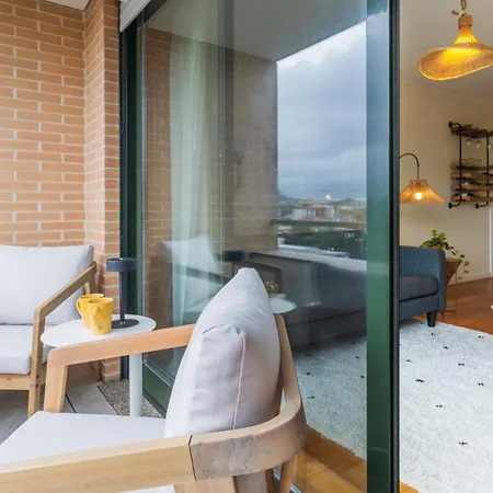 Apartment Com Varanda E Garagem *