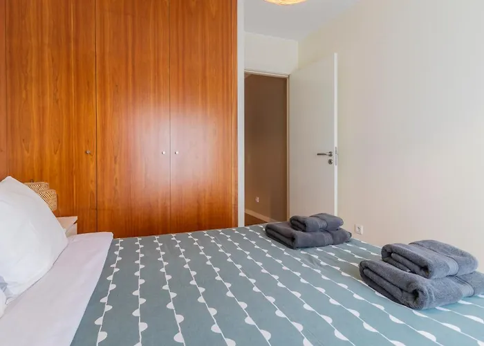 Com Varanda E Garagem *