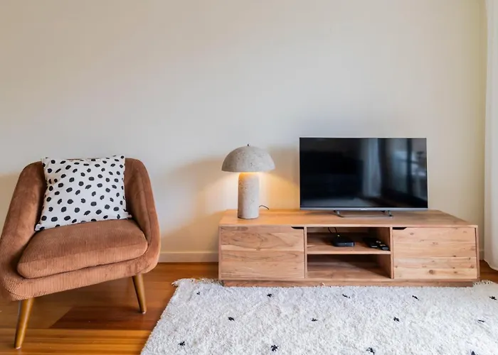 Com Varanda E Garagem *