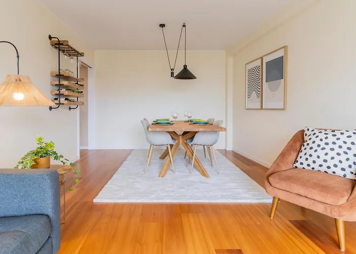 Com Varanda E Garagem