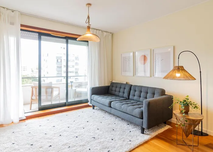 Com Varanda E Garagem Porto