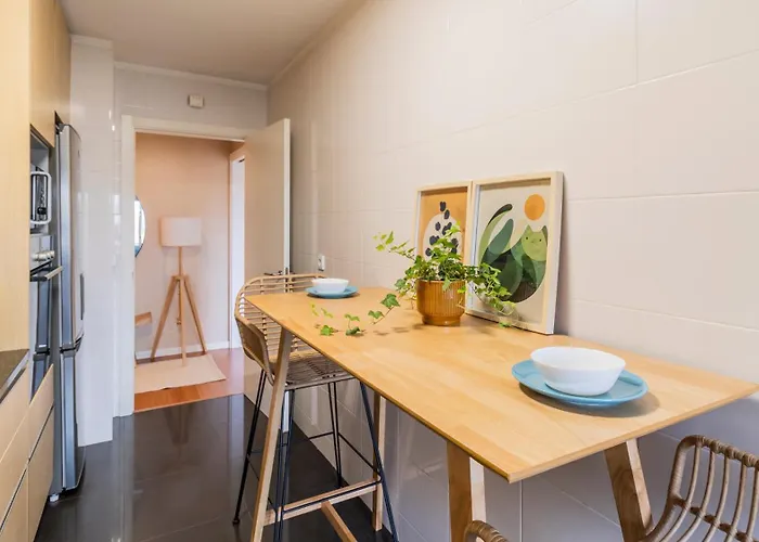 Com Varanda E Garagem Apartament *