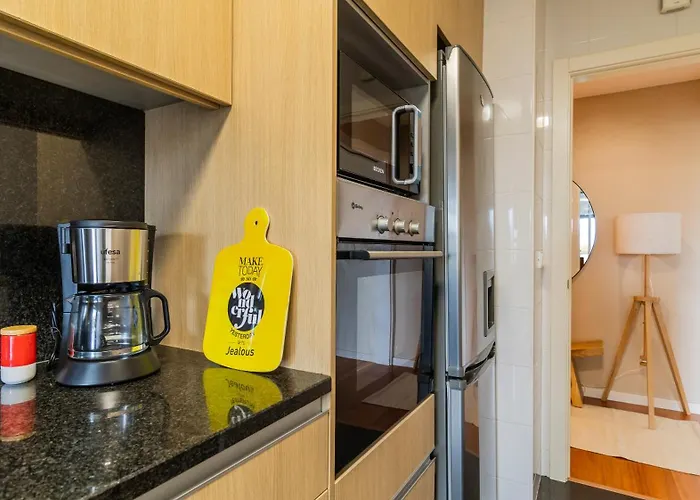 Com Varanda E Garagem Apartamento