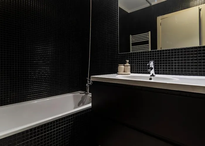 Com Varanda E Garagem Apartament