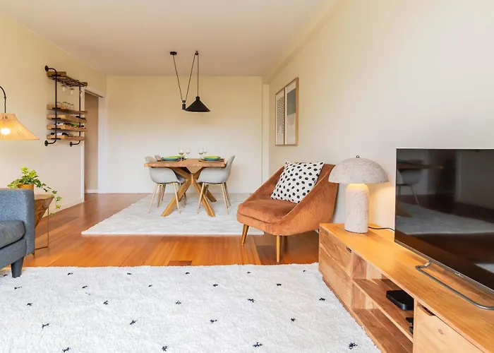 Com Varanda E Garagem * Oporto