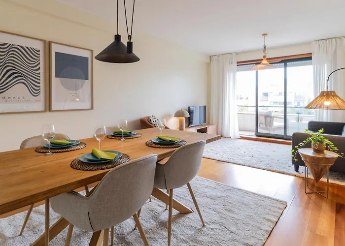 Com Varanda E Garagem Apartament *