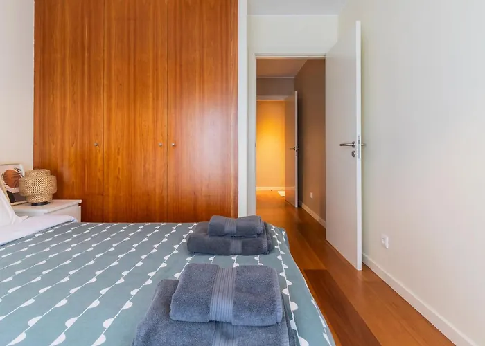 Com Varanda E Garagem *