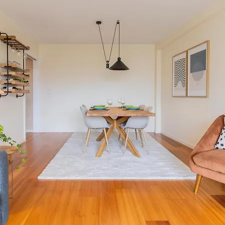 Com Varanda E Garagem