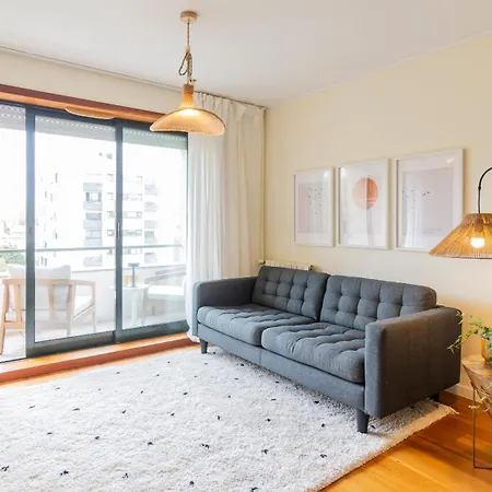 Com Varanda E Garagem Πόρτο