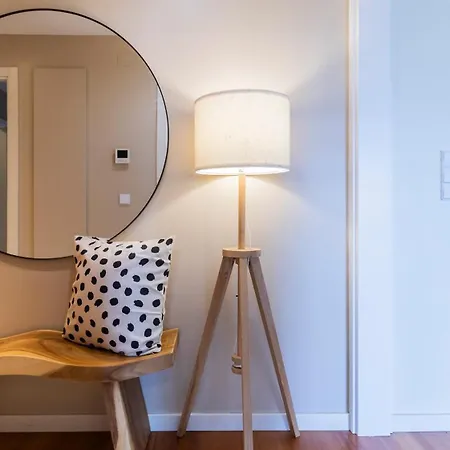 Com Varanda E Garagem *