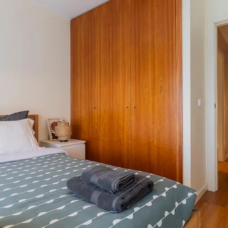 Com Varanda E Garagem