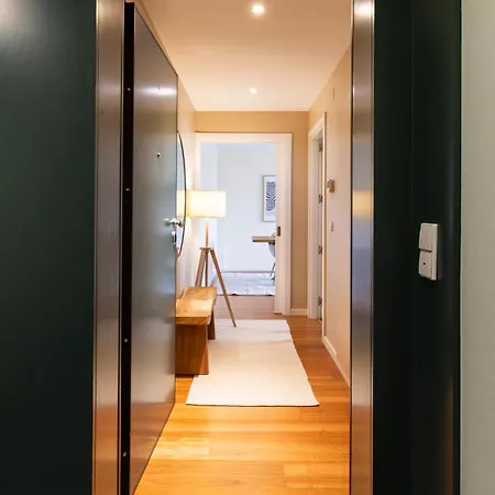 Apartment Com Varanda E Garagem *