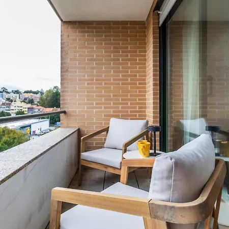 Com Varanda E Garagem