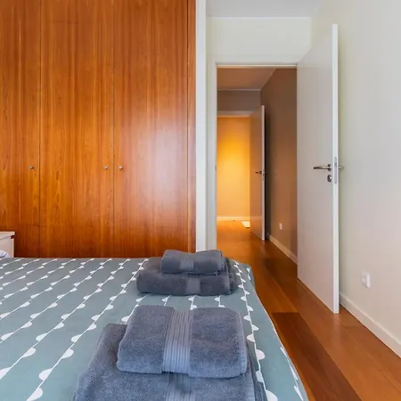 Com Varanda E Garagem *