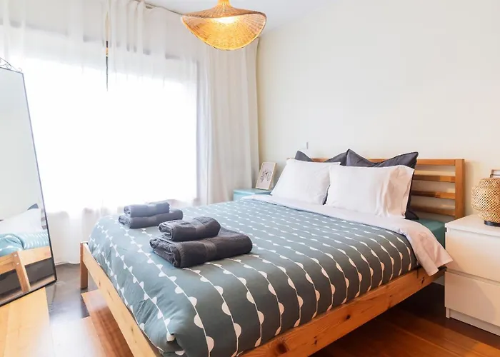 Com Varanda E Garagem * 波尔图