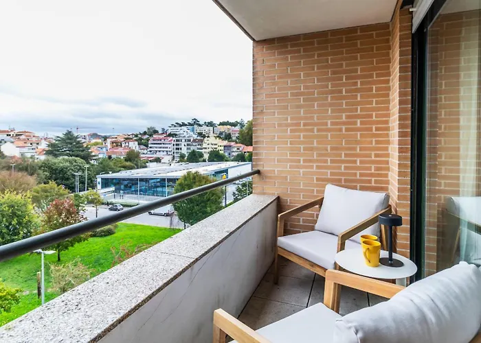 Com Varanda E Garagem 波尔图